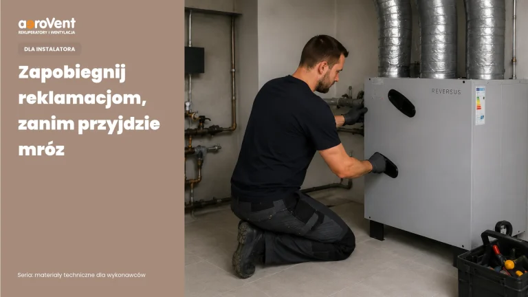 Instalator wykonujący odprowadzenie skroplin z rekuperatora aeroVent Reversus w pomieszczeniu technicznym